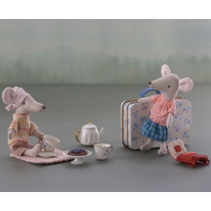 Afternoon treat Mouse Blue Madelaine Maileg